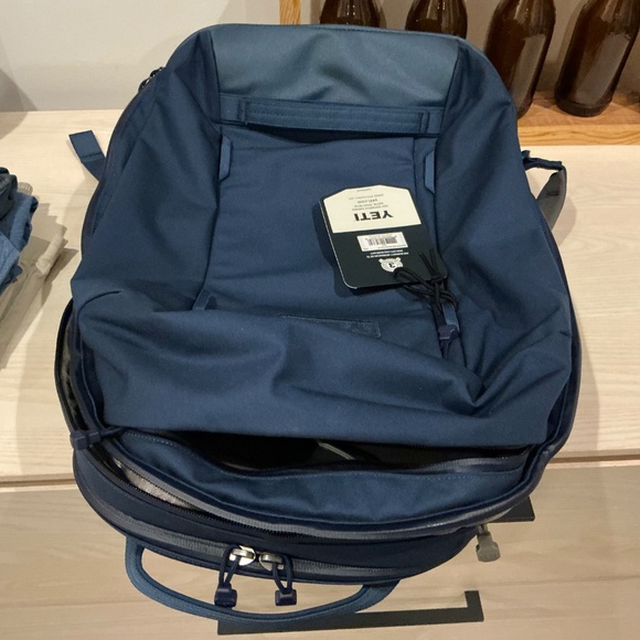 YETI NEW WITH TAGS CROSSROADS® 27L BACKPACK - Picture 8 of 12